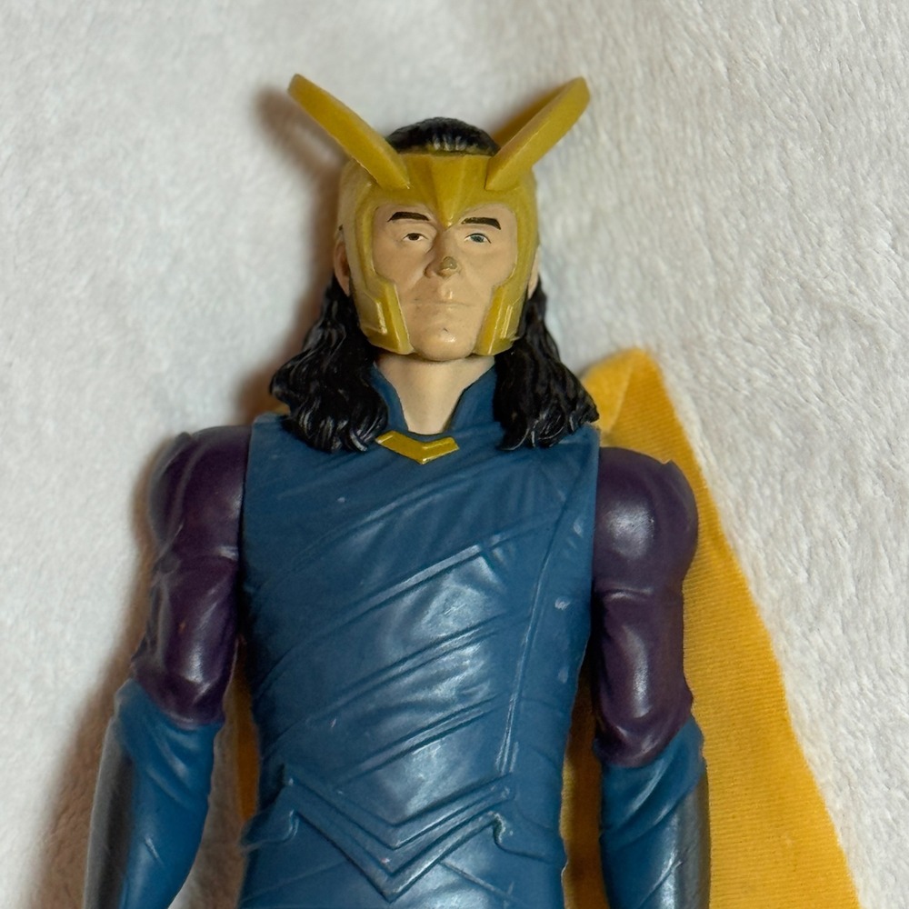 Marvel Titan Heroes 2016 12" Loki Action Figure / Blue Suit, Gold Cape w Helmet